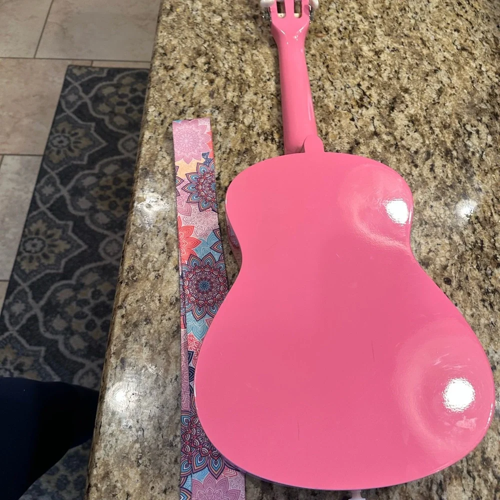 Toddler/Children’s Pink “My First” Acoustic Guitar with strap, pick and case - Picture 10 of 10